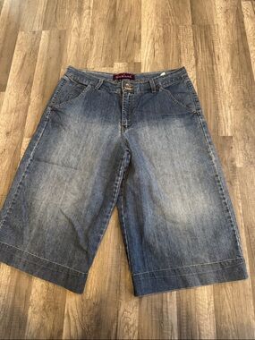 Gloria Vanderbilt Blue Denim capri with Purple Label